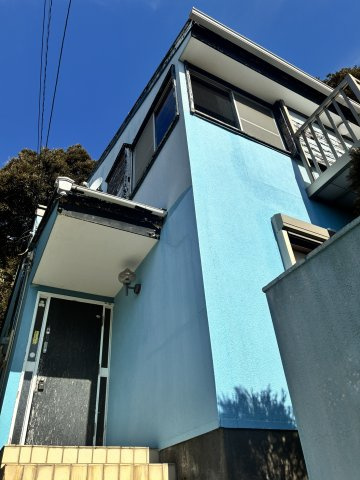 海見え！吹抜けでモダンな中古戸建の玄関|玄関