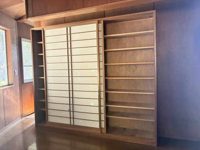 海見え！吹抜けでモダンな中古戸建の収納|キッチンにある収納