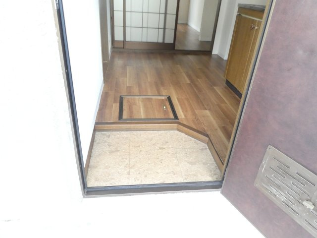コスモハイツらんの玄関