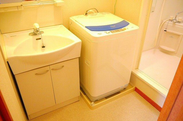 レオパレスＬａ　Ｖｉｓｔａ２の洗面所|広い洗面スペース