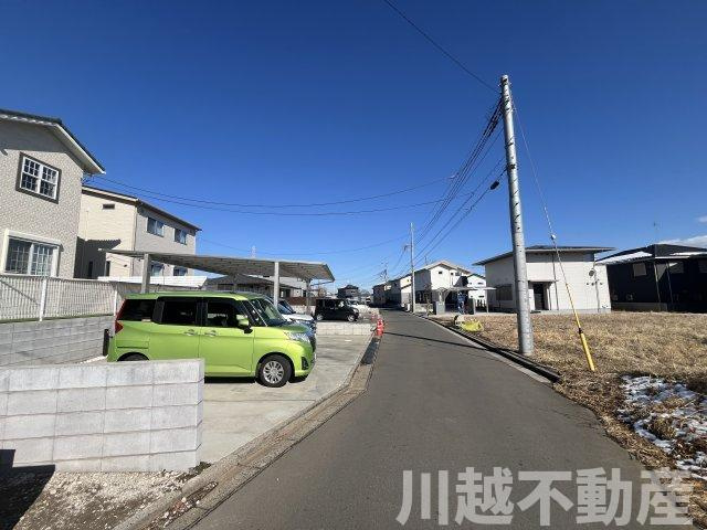 並列４台駐車が魅力の洋館風個性派戸建の前面道路含む現地写真|前面道路含む現地写真です