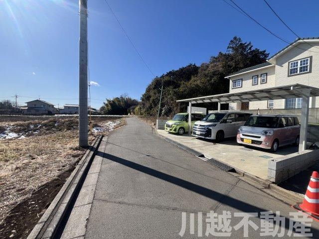 並列４台駐車が魅力の洋館風個性派戸建の前面道路含む現地写真|前面道路含む現地写真です
