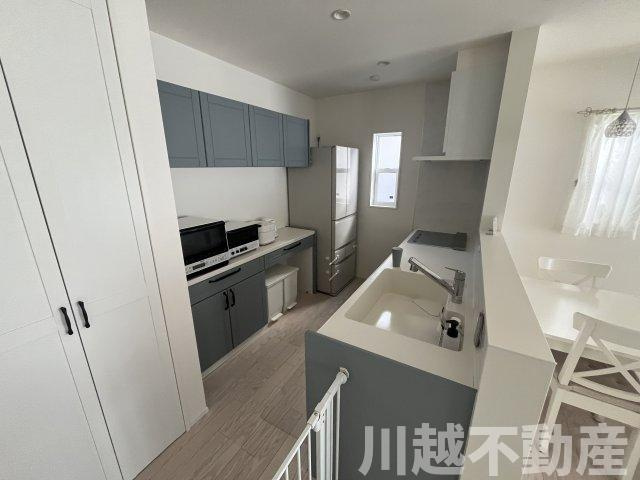 並列４台駐車が魅力の洋館風個性派戸建のキッチン|女性の憧れ、こだわり抜いたキッチン