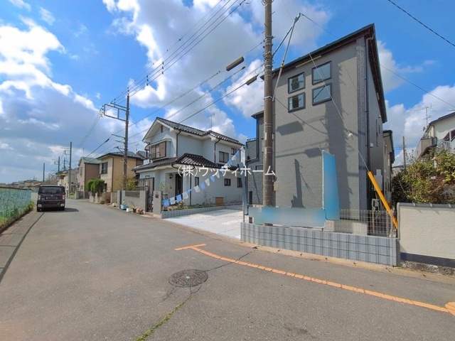 春日部市藤塚18期　新築一戸建ての前面道路含む現地写真