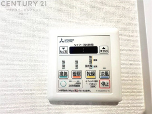 暖房機能があるため、冬場でも温かい浴室で入浴でき、乾燥機能があるため、水気を素早く取り除けます。また、換気機能があるため、湿気を素早く排出してカビや雑菌の発生を防ぐことができます。