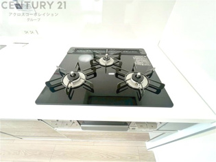 多数の調理器具を同時に使用でき、料理の効率化が可能。省エネで節約になり、様々な料理スタイルに適応できます。また、火力調整が独立しており、手入れや掃除もしやすく、今よりもっとお料理が楽しくなるかも。