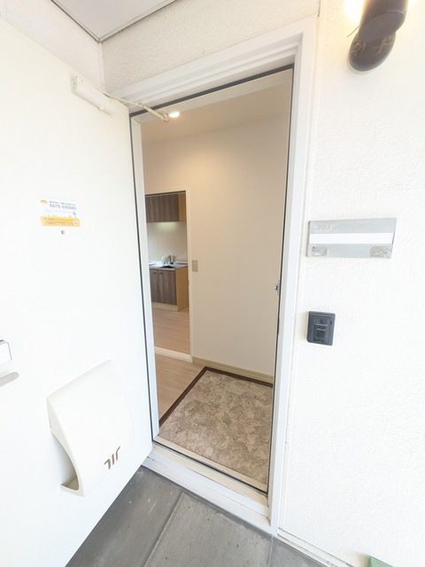 ハイツ古関の玄関