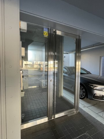 中央2丁目貸事務所のエントランス