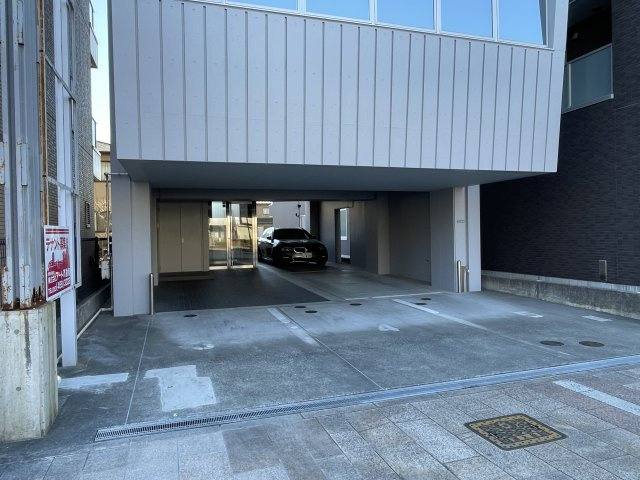 中央2丁目貸事務所の駐車場