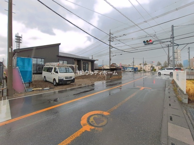 春日部市谷原新田　新築一戸建ての前面道路含む現地写真