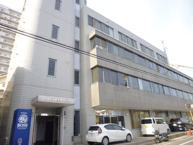 サンビルダー朝霧の外観