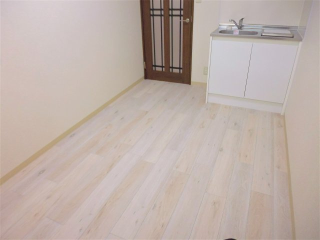 サンビルダー朝霧の洋室