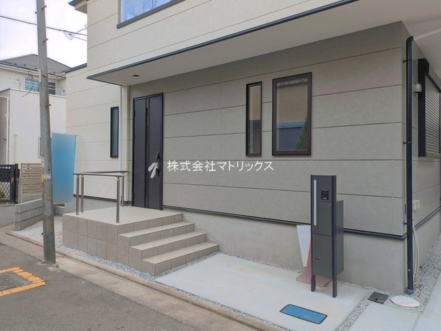 練馬区土支田2丁目　角地×ZEH水準　大型住宅　限定1棟の玄関