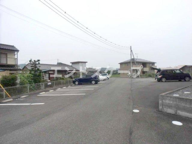 藤ノ木ハウス Aの駐車場|高崎、前橋、伊勢崎エリアのお部屋探しはエンドスケープまで！お客様の理想お聞かせ下さい♪