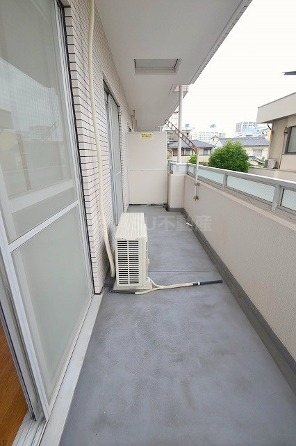 広島市西区東観音町の賃貸マンションのバルコニー