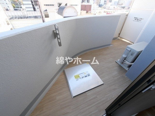 セレニテ難波プリエのバルコニー|お洗濯にも便利なバルコニー付き