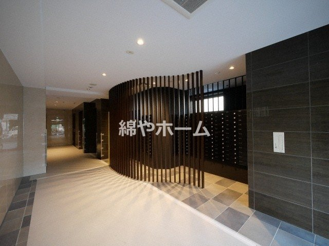 セレニテ難波プリエのロビー|毎日通るロビーはこのようになっています