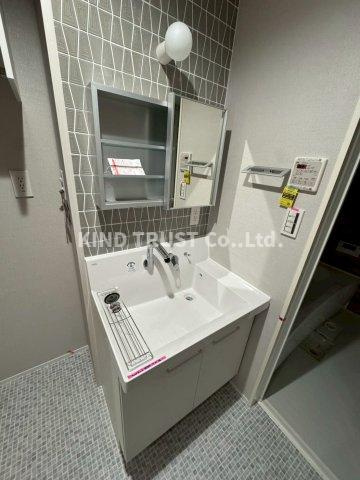 YOURMAISON TENMAの独立洗面台|独立洗面台、小物を置くことができて便利です