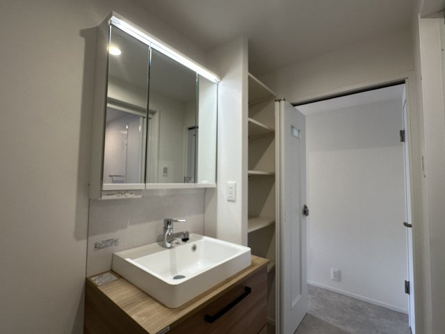 研究学園6団地・530号棟の独立洗面台