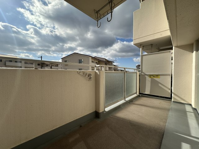 研究学園6団地・530号棟のバルコニー