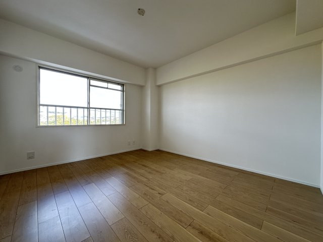 研究学園6団地・530号棟の洋室