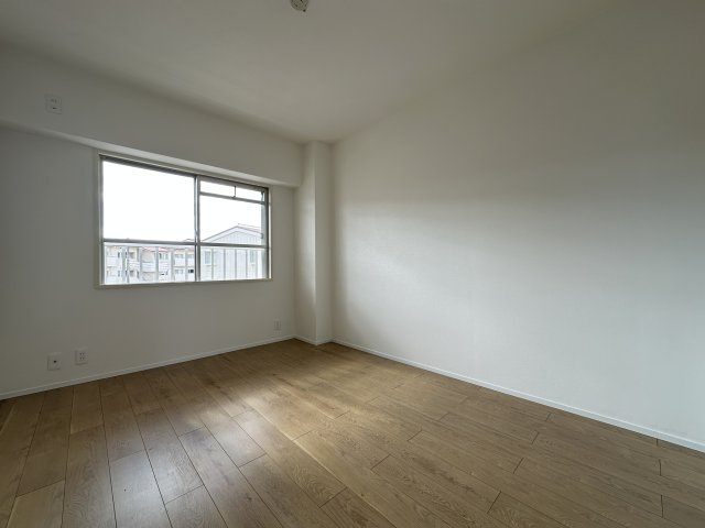 研究学園6団地・530号棟の洋室