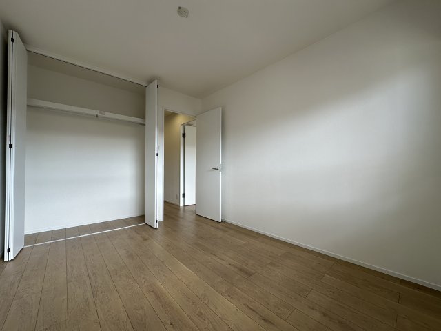 研究学園6団地・530号棟の洋室