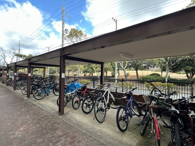 研究学園6団地・530号棟の駐輪場