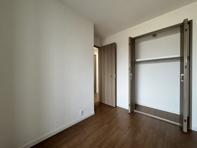 コープ宇部松山町マンションの洋室