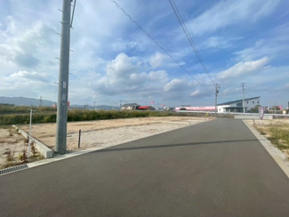 【前面道路含む現地写真】