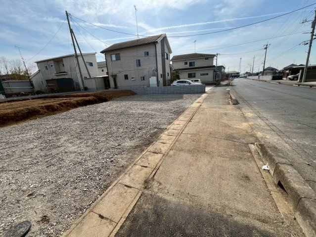 【Livele Garden】　古河市駒羽根　第８　全1邸の前面道路含む現地写真|○前面道路○
歩道も通っているので、お子さまの通学も安心です♪
2026年2月撮影