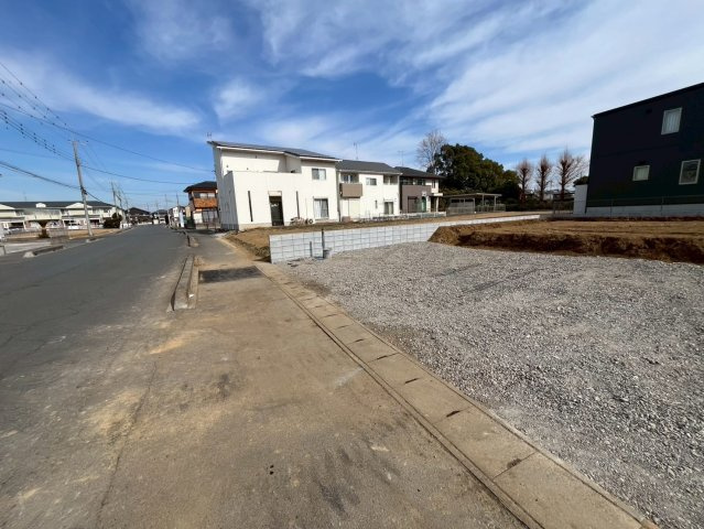 【Livele Garden】　古河市駒羽根　第８　全1邸の前面道路含む現地写真|○前面道路○
歩道も通っているので、お子さまの通学も安心です♪
2026年2月撮影