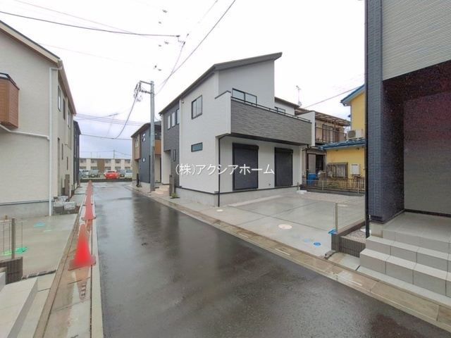 入間市下藤沢５丁目・全13棟　新築一戸建　2号棟　の前面道路含む現地写真