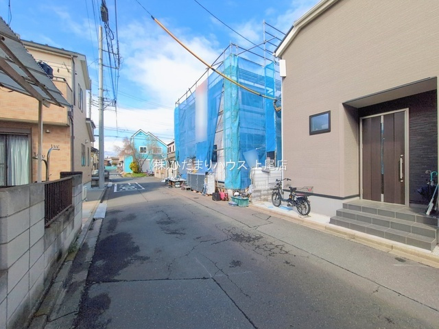 上尾市上第7　新築戸建　リーブルガーデン01の前面道路含む現地写真