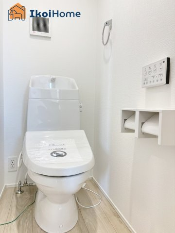 明石市朝霧台24－1期　3号棟　新築戸建のトイレ|【ホームページに現地動画掲載中】●年中無休：当日予約可●1階・2階ウォッシュレット付のお手洗いです