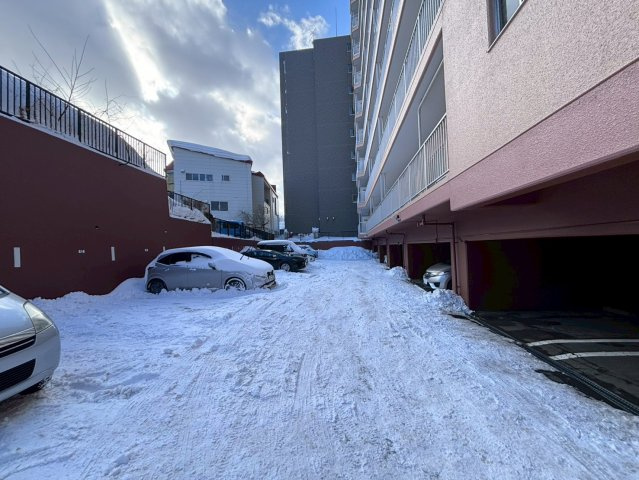 ファインライフ手稲の駐車場