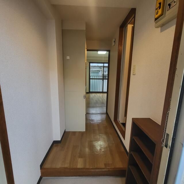 一ツ橋リビングの玄関