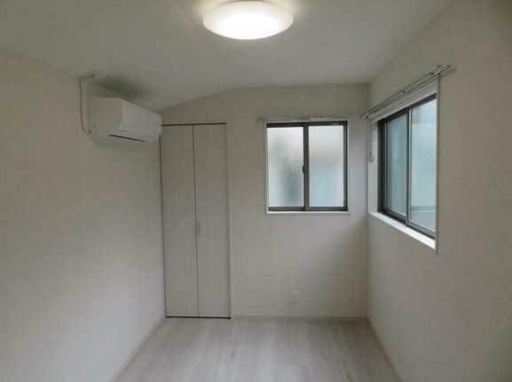 中野区松が丘２丁目のアパートの寝室