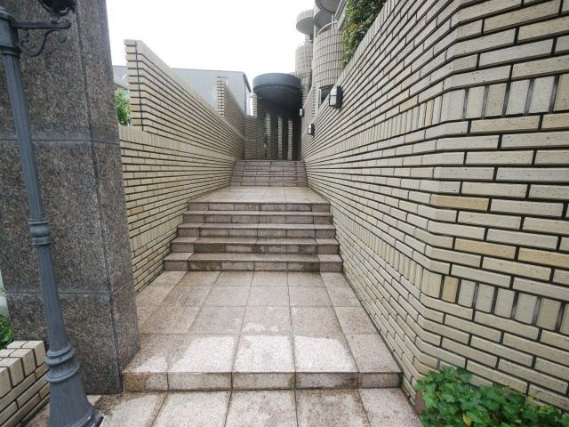ベルメゾン平尾山荘　平尾小学校区のエントランス|ベルメゾン平尾山荘