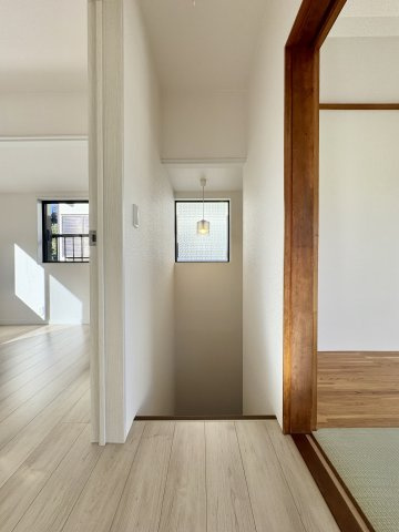 中央区和合町のその他|階段を上がった先に、3つのお部屋が広がります。