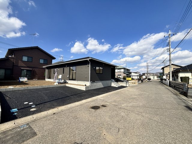 古河市尾崎第1　新築一戸建て　クレイドルガーデンの前面道路含む現地写真