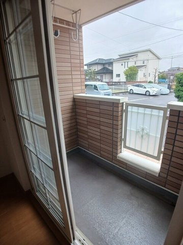 キャトルセゾンのバルコニー|暖かな日差しのふりそそぐバルコニー