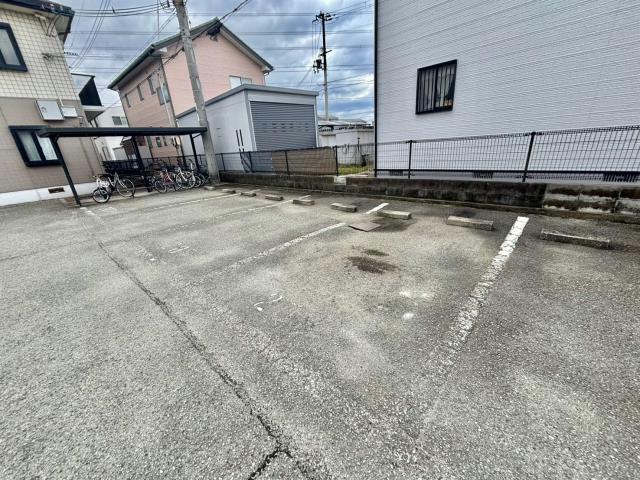 グリーンハイツ高砂の駐車場