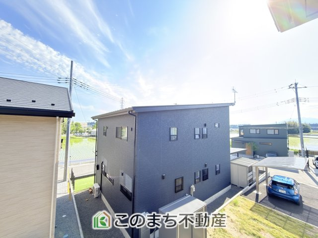 CRADLEGARDEN大田原市町島第2の展望|2階バルコニーからは、開放感あふれる穏やかな街並みを一望。
