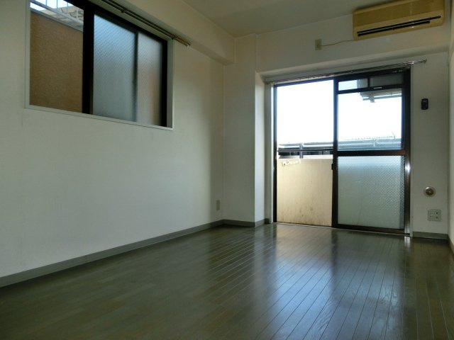 【寝室】 | メインステージ西国分寺壱番館 | ２面採光の明るい寝室スペース。