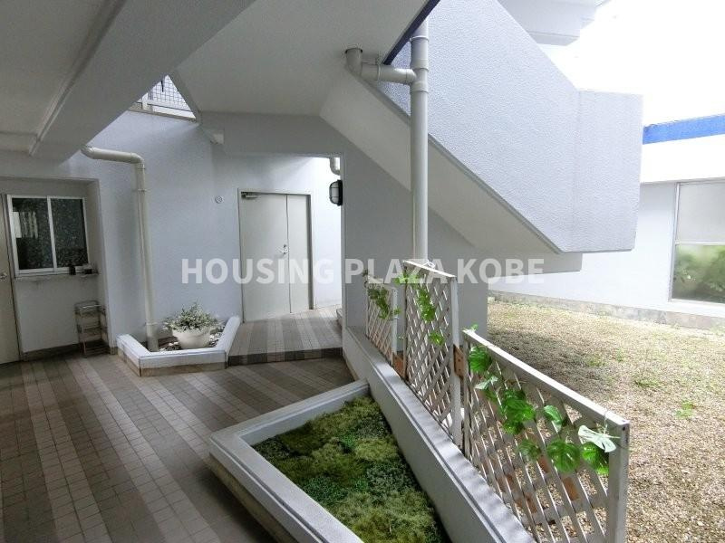 ヒルバレー妙法寺駅前のロビー