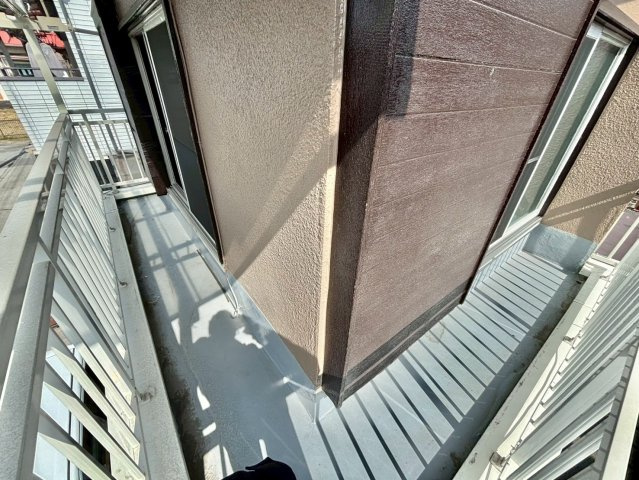 春日野町戸建の玄関