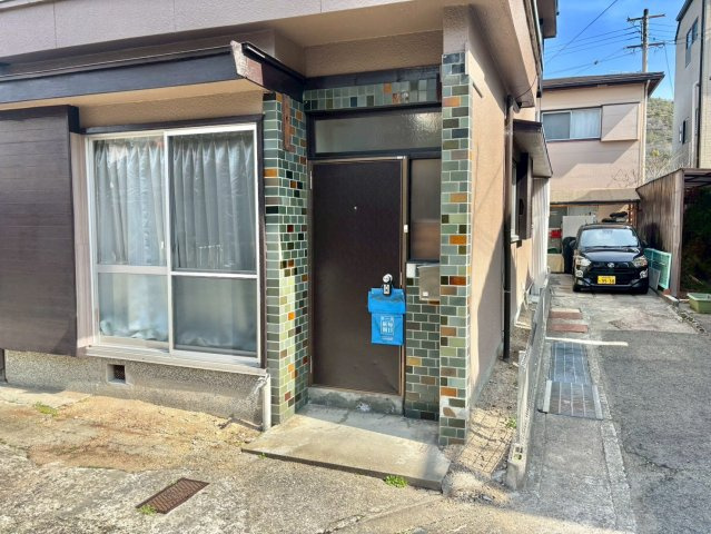 春日野町戸建のエントランス