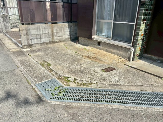 春日野町戸建の駐車場