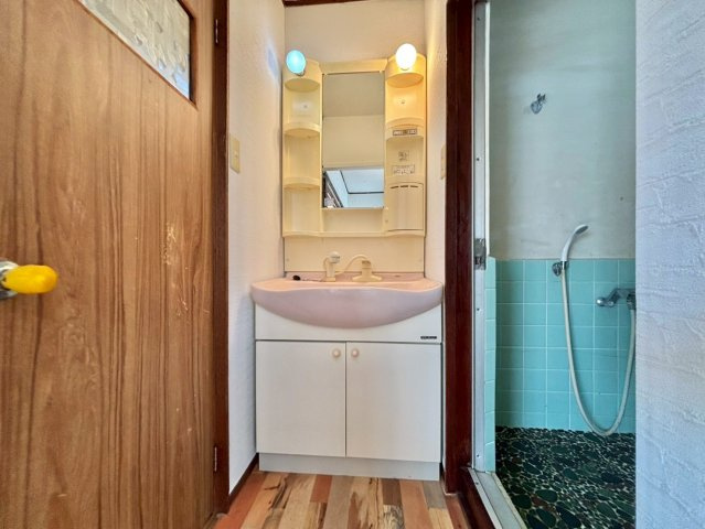 春日野町戸建の洗面所